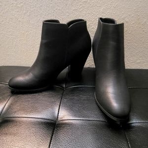 Brand new boots size 10 black by Shein